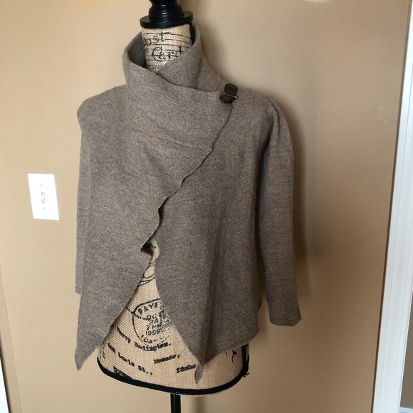 Tahari sweater wrap with buckle - Picture 2 of 8